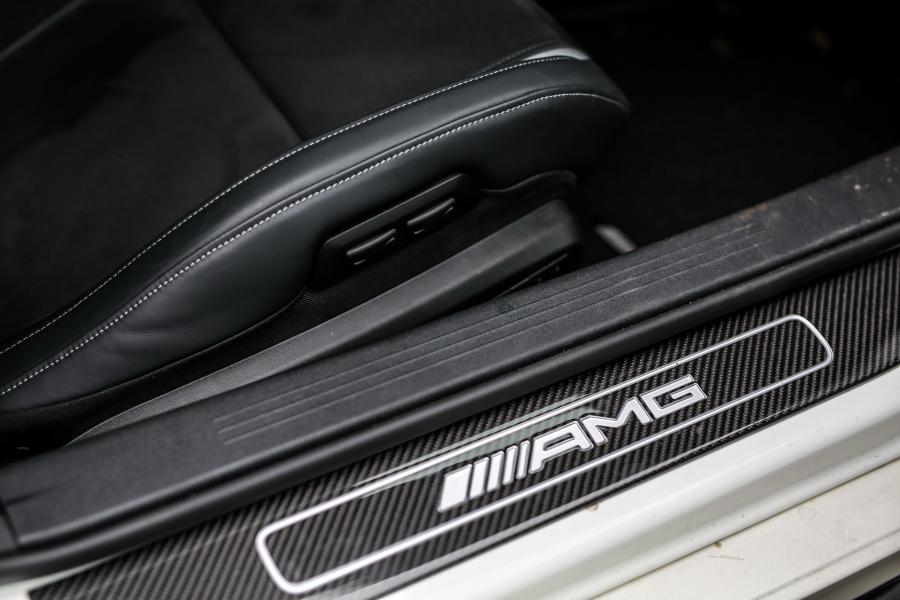Детали интерьера Mercedes-AMG GT R (C190) 2017 года  (MY) (фото 8 из 25)